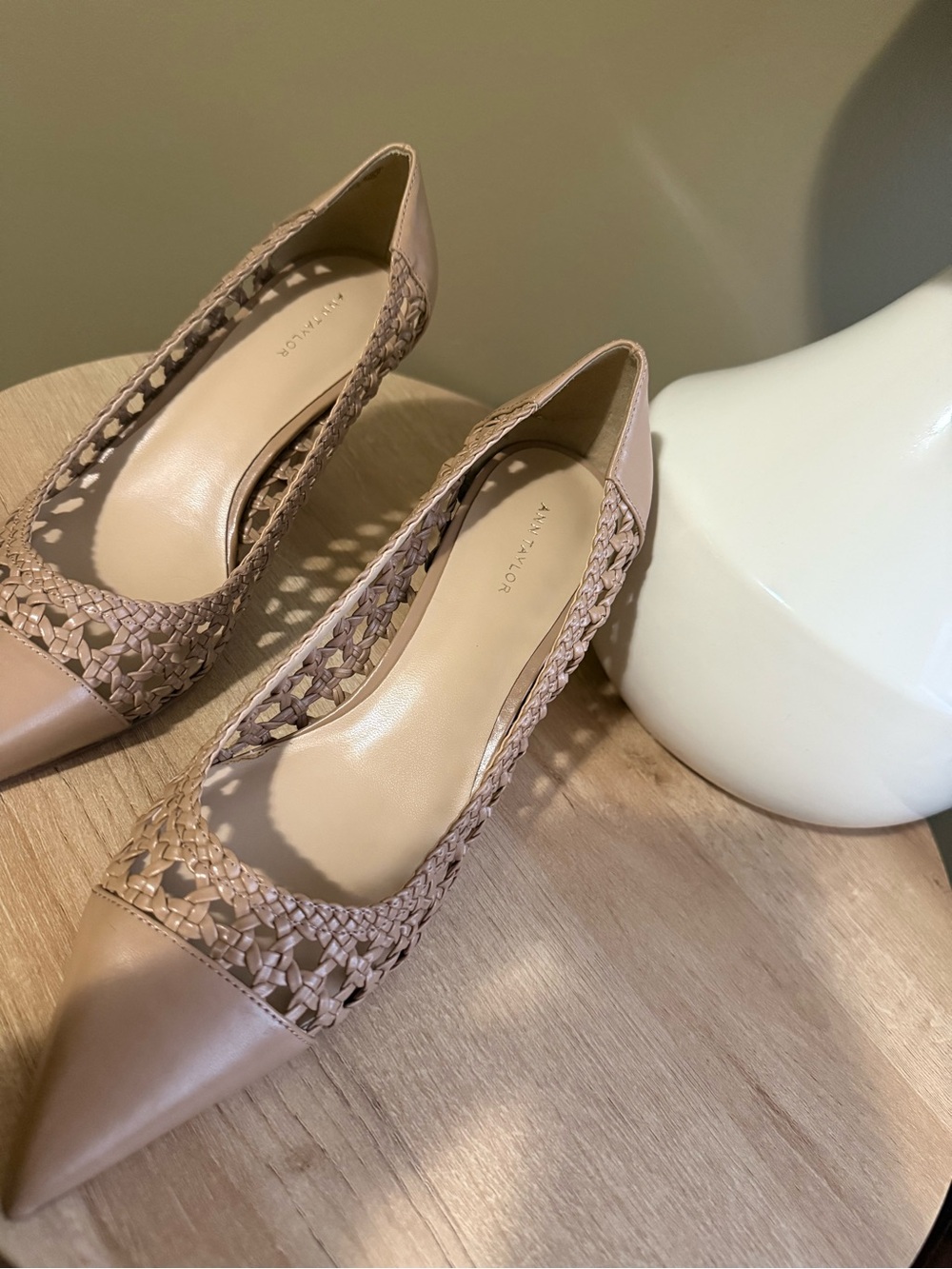 LIKE NEW Ann Taylor Mae Woven Pointed-Toe Heels in Tan - Picture 3 of 5